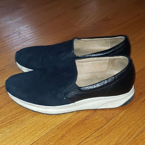 Naturalizer Black Leather Slip-On Sneakers - Picture 3 of 8